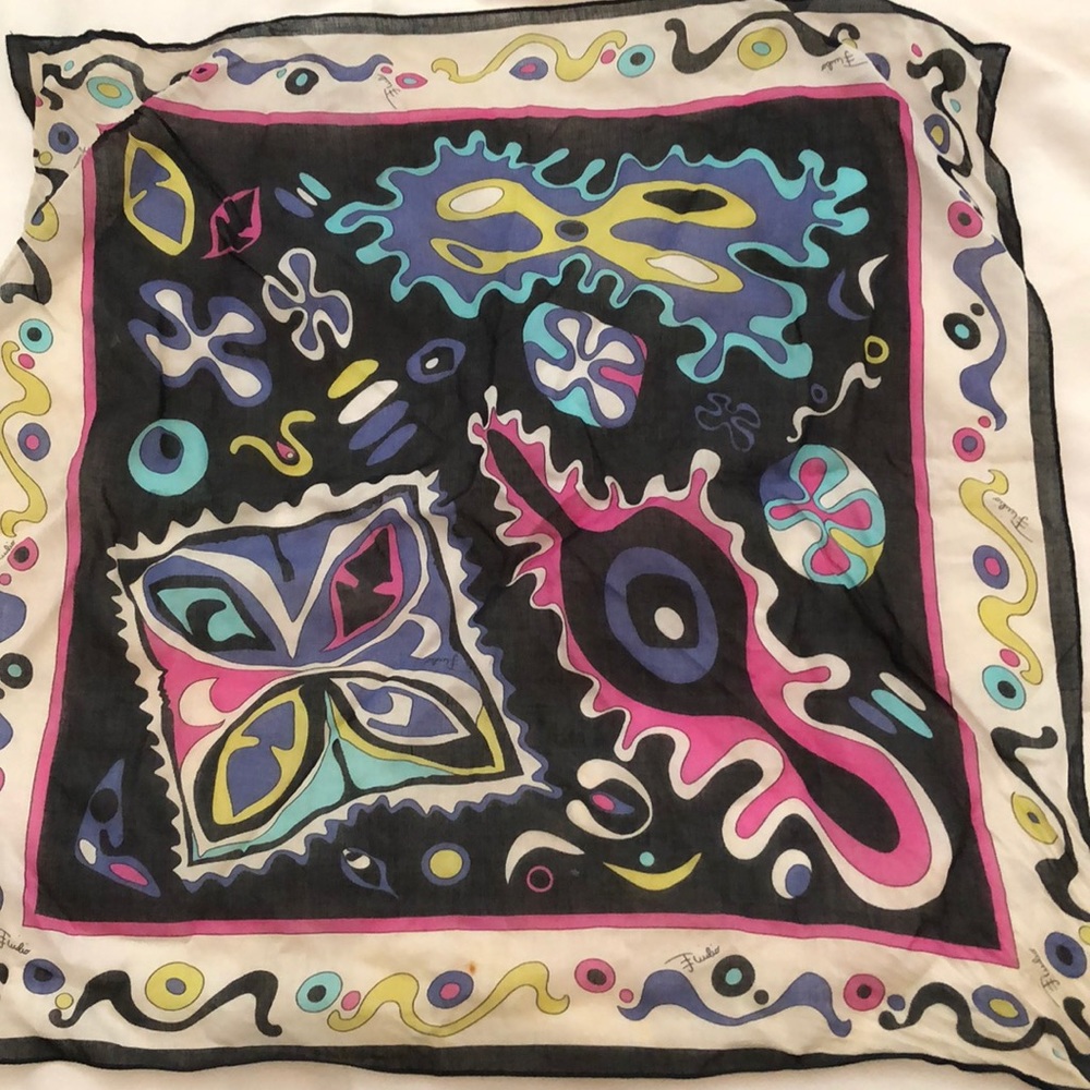 Pucci bandana